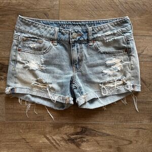 Y2K American Eagle Outfitters Distressed Denim Shorts Light Wash Low Rise Size 2